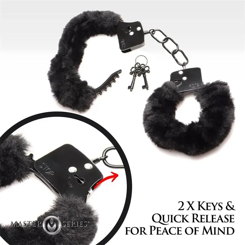 MASTER SERIES Furry Handcuffs käerauad, must