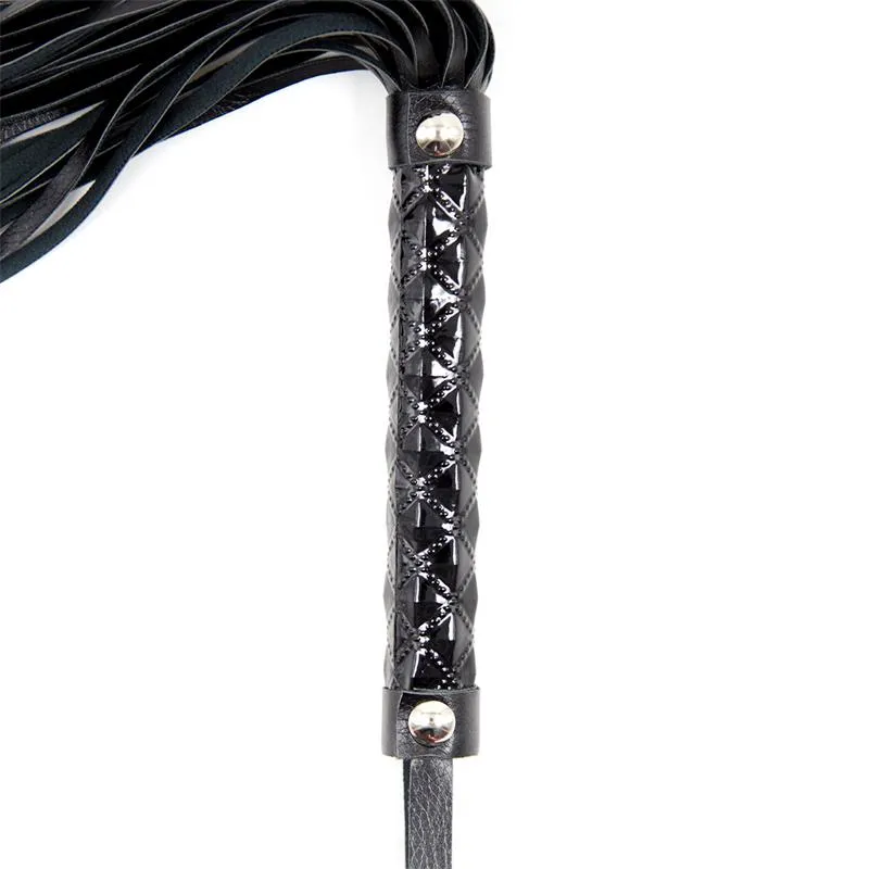 Diamond-mustriga flogger metallist detailidega 39 cm, must
