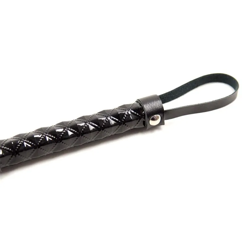 Diamond-mustriga flogger metallist detailidega 39 cm, must